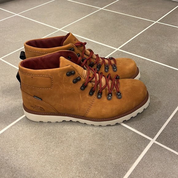 North Face 6 Ballard Winter Boot 